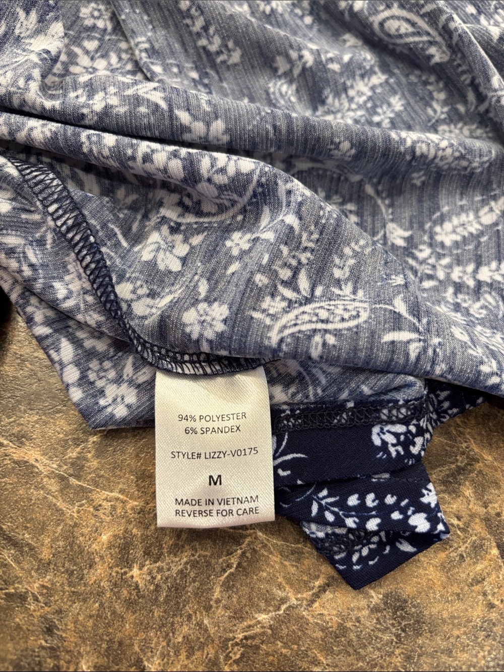 Dear Scarlett Women's Navy Paisley V-Neck Tunic Top. Medium - Picture 7 of 8